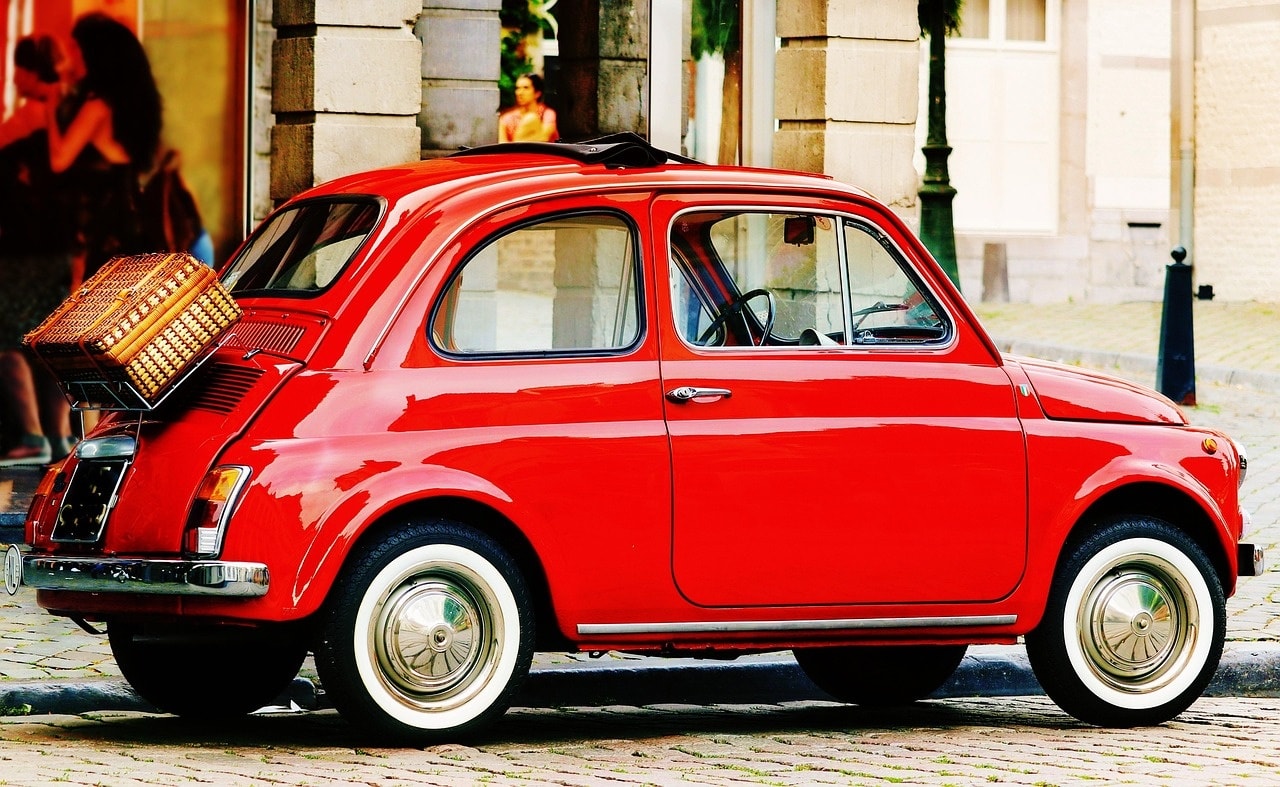 Fiat Chinquecento mit Gepäck