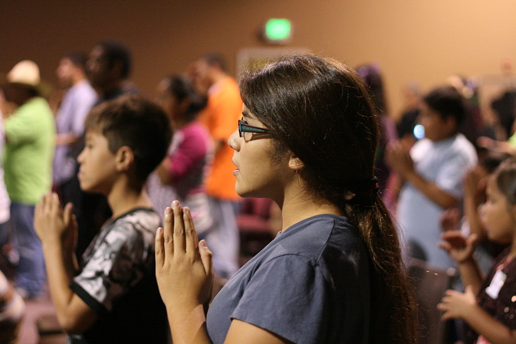 youth praying (Wikimedia)